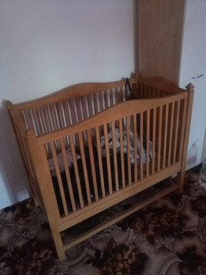 Pătuț copil din lemn