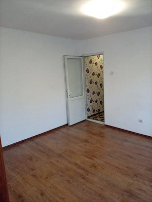 Vând apartament 3 camere in Tulcea str  Neptun et 1  ușor negociabil  38.5 