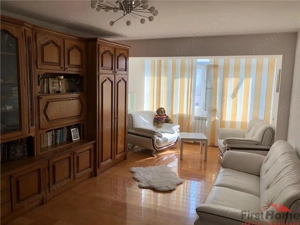 Apartament 3 camere, zona Centrala , etaj 4, renovat si mobilat - imagine 2