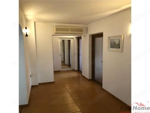 Apartament 3 camere, zona Centrala , etaj 4, renovat si mobilat - imagine 17