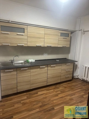 Trocadero, de vanzare 2 camere, decomandat, renovat - imagine 3