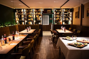 Angajam ospatar ospatarita la restaurant - imagine 2
