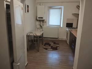 Închiriez apartament cu 2 camere  - imagine 2