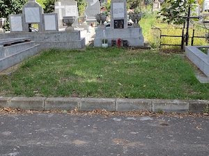 Vînd 2 locuri de veci alăturate in cimitirul Sfinții Apostoli Petru și Pavel din Iasi