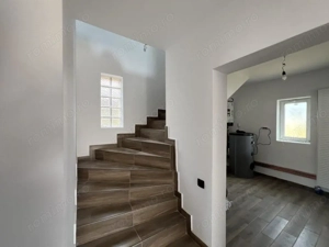 Casa spatioasa P+1 renovata disponibila pentru locuit imediat - imagine 9