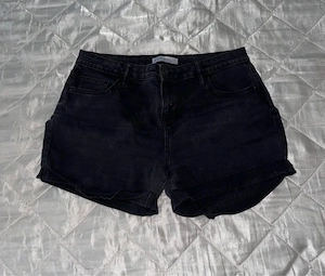 Pantaloni scurti - 44