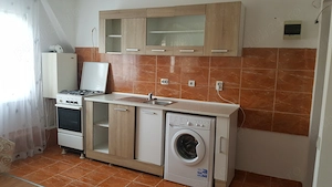 închiriez apartament cu doua camere ( mansardă)