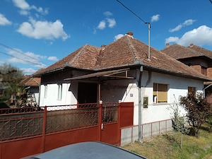 Vând casă pt o familie 
