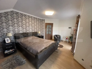 Casa de vanzare 5 camere, terasa inchisa, garaj curte amenajata 