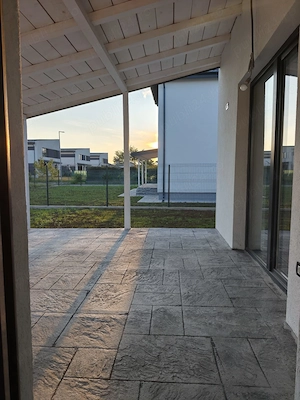 FARA COMISION casa eleganta 4 CAMERE 3 bai 2 placi cu incalzire pardoseala la cheie merita vazuta - imagine 7