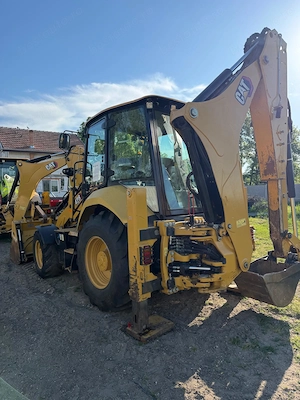 Vând buldoexcavator Caterpillar 428, achiziționat nou prin Bergerat Monnoyeur  - imagine 3