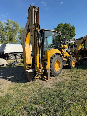 Vând buldoexcavator Caterpillar 428, achiziționat nou prin Bergerat Monnoyeur  - imagine 2