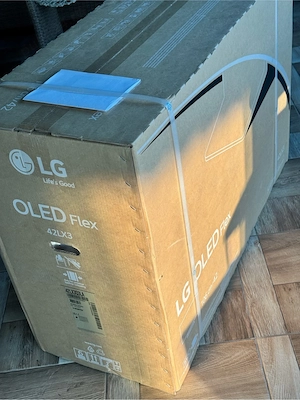 Televizor inedit LG Oled Flex 42LX3Q3LA, display OLED EVO