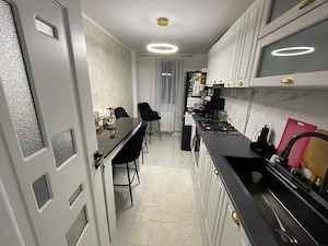 Vand Apart cu 3 Cam ,Decomandat ,et.3 ,Ultracentral ,84.900 Euro neg  - imagine 5