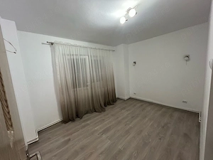 Inchiriez apartament spatios zona ultracentrala - imagine 3