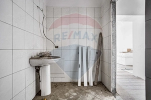 Apartament ultracentral 62 mp cu 2 ferestre spre bulevard - imagine 9
