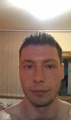 Tânăr drăguț caut plăcere 