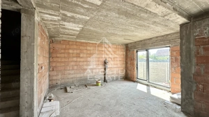 Jumatate de duplex cu 4 camere de vanzare in Giroc