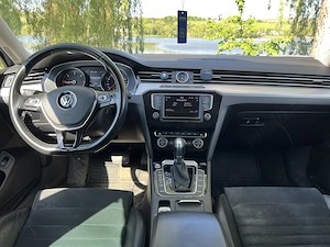 Volkswagen Passat 2.0 TDI, 240 CP, DSG 4Motion Highline - imagine 9