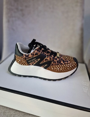 Adidasi dama Steve Madden