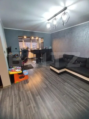 Apartament cu 4 camere, 2 bai, 80 mp, et. intermediar, zona Aurel Vlaicu