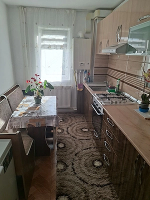 Vand apartament 2 camere - imagine 8
