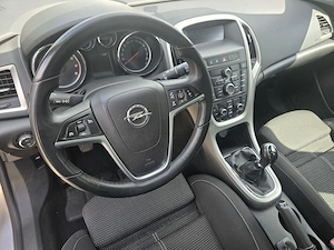 Opel Astra 1.4 benzina Euro 5 - imagine 3