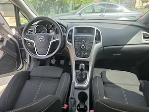 Opel Astra 1.4 benzina Euro 5 - imagine 8
