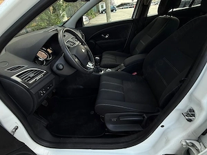 Renault Megane Limited Edition-1.2 TCE 131 CP - imagine 4