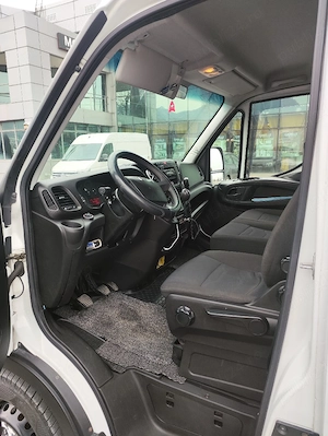 Vând sau schimb Iveco Daily 2017  - imagine 3