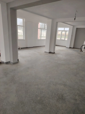 Închiriez spațiu comercial  în Pașcani 