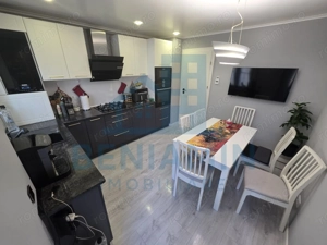 Trei camere decomandat ultra-renovat 2 bai Mcdonalds etaj 2 - imagine 3