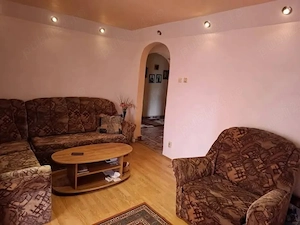 Apartament cu 4 camere zona Scoala 8 etaj 3 - imagine 2