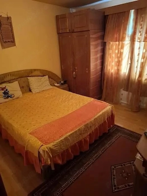 Apartament cu 4 camere zona Scoala 8 etaj 3 - imagine 7