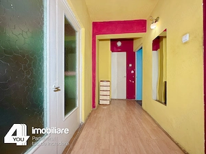 Apartament 3 camere în Ineu central ,spatios 93 mp,situat la parter  - imagine 5