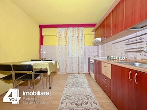 Apartament 3 camere în Ineu central ,spatios 93 mp,situat la parter 