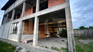 Doua case, spatiu comercial, casa tip pensiune Goicea Dolj  - imagine 17