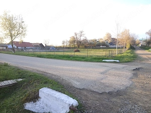 Teren intravilan 2800 mp în Siliștea, Liteni   drum asfaltat + fundație din beton armat