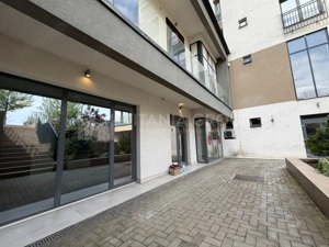 Spațiu comercial Kasper Coresi 100 mp, terasă 35mp