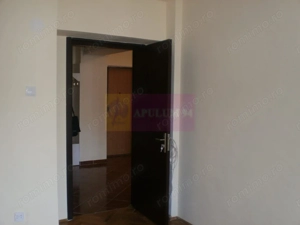 Apartament 3 camere pe bd Decebal - imagine 9
