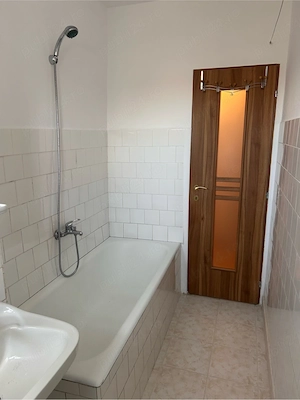 PROPRIETAR vând apartament 2 camere semidecomandat,ultracentral ( George Apostu ),Bacau. - imagine 9