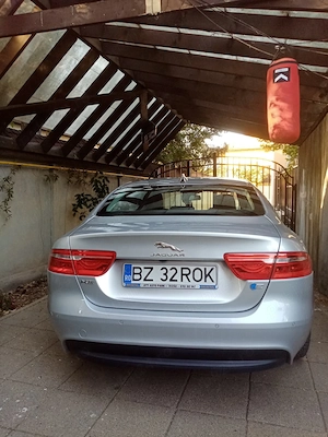 Jaguar XE achizitionata de noua din reprezentanta Jaguar prima inmatriculare 2019  variante-schimb  - imagine 2