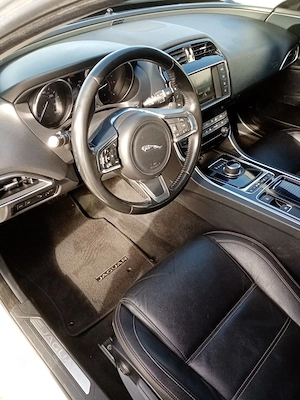 Jaguar XE achizitionata de noua din reprezentanta Jaguar prima inmatriculare 2019  variante-schimb  - imagine 8