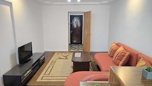 Inchiriez apartament cu 2 camere in Deva, Bld. Dacia, parter, intrari separate, mobilat