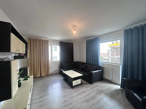 Apartament de 2 camere decomandat, zona Florilor