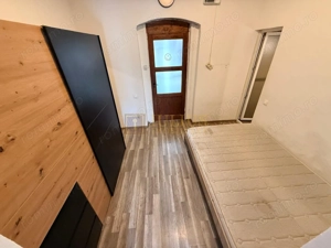 2 camere| apartament la casa-curte comuna| loc de parcare| centrala proprie| - imagine 8