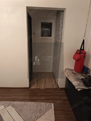 Apartament 3 camere semidecomandat - imagine 9