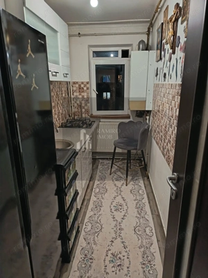 Apartament 3 camere semidecomandat