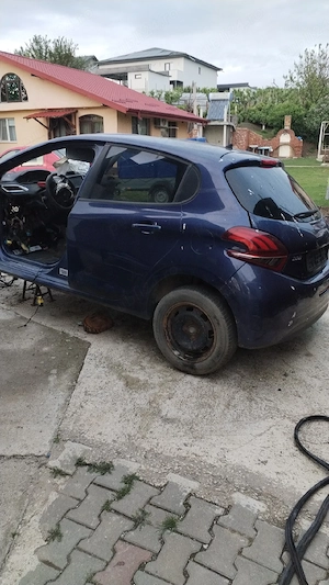 dezmembrez Peugeot 208 Fab 2016 - imagine 3