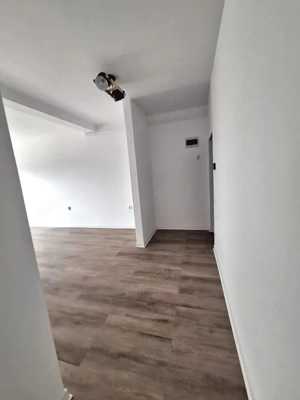 De vanzare apartament 2 camere si curte proprie 90 mp - imagine 5